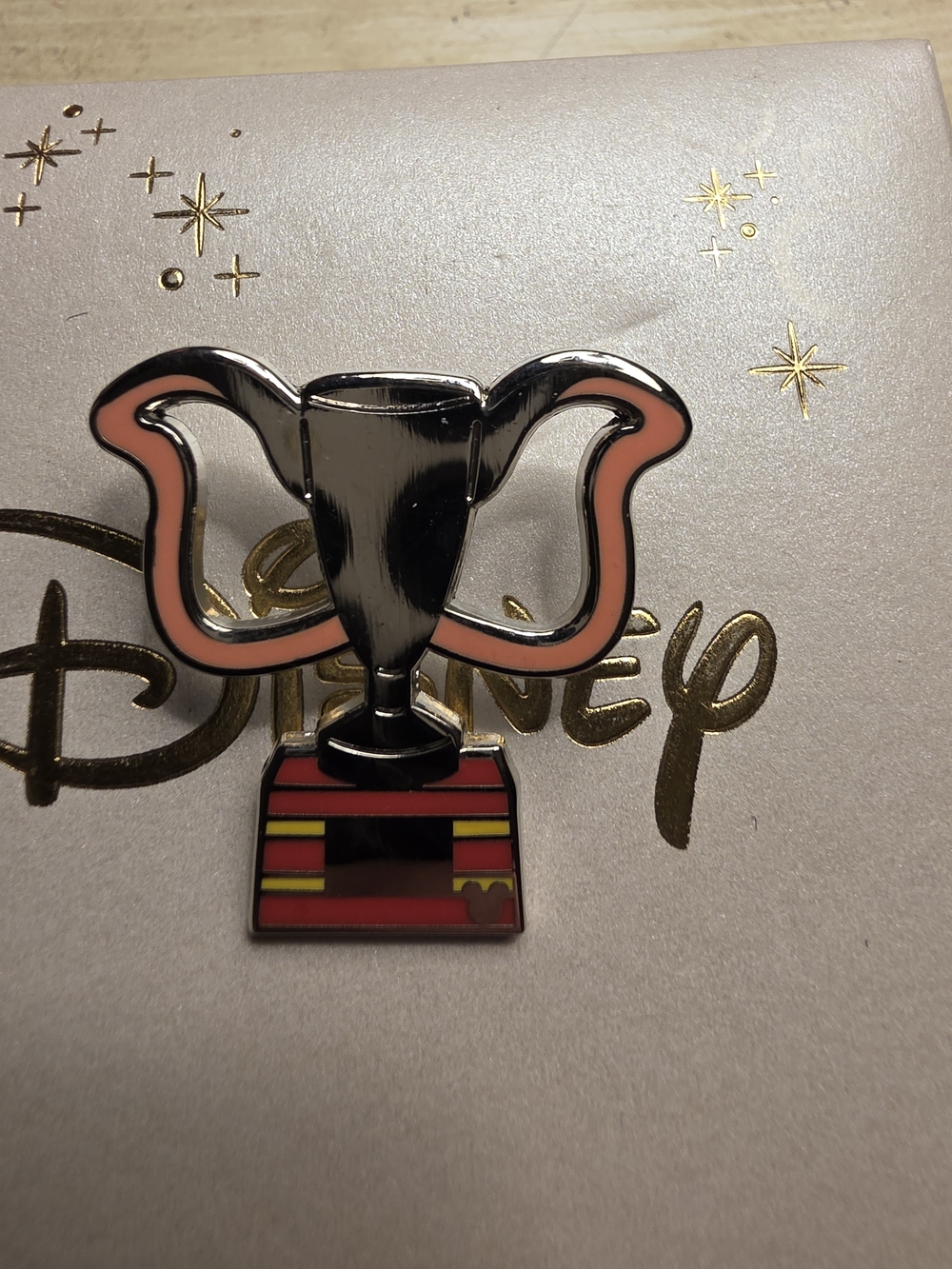 Bundle 🌈🎡❣️3/$23 DisneyTrophy Pin